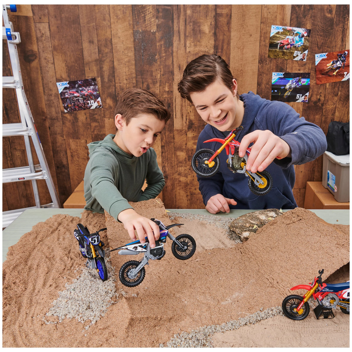 Justin Replica Die-Cast 1:10 Collector Stand Brayton Authentic Motorcycle Scale Supercross, with Display